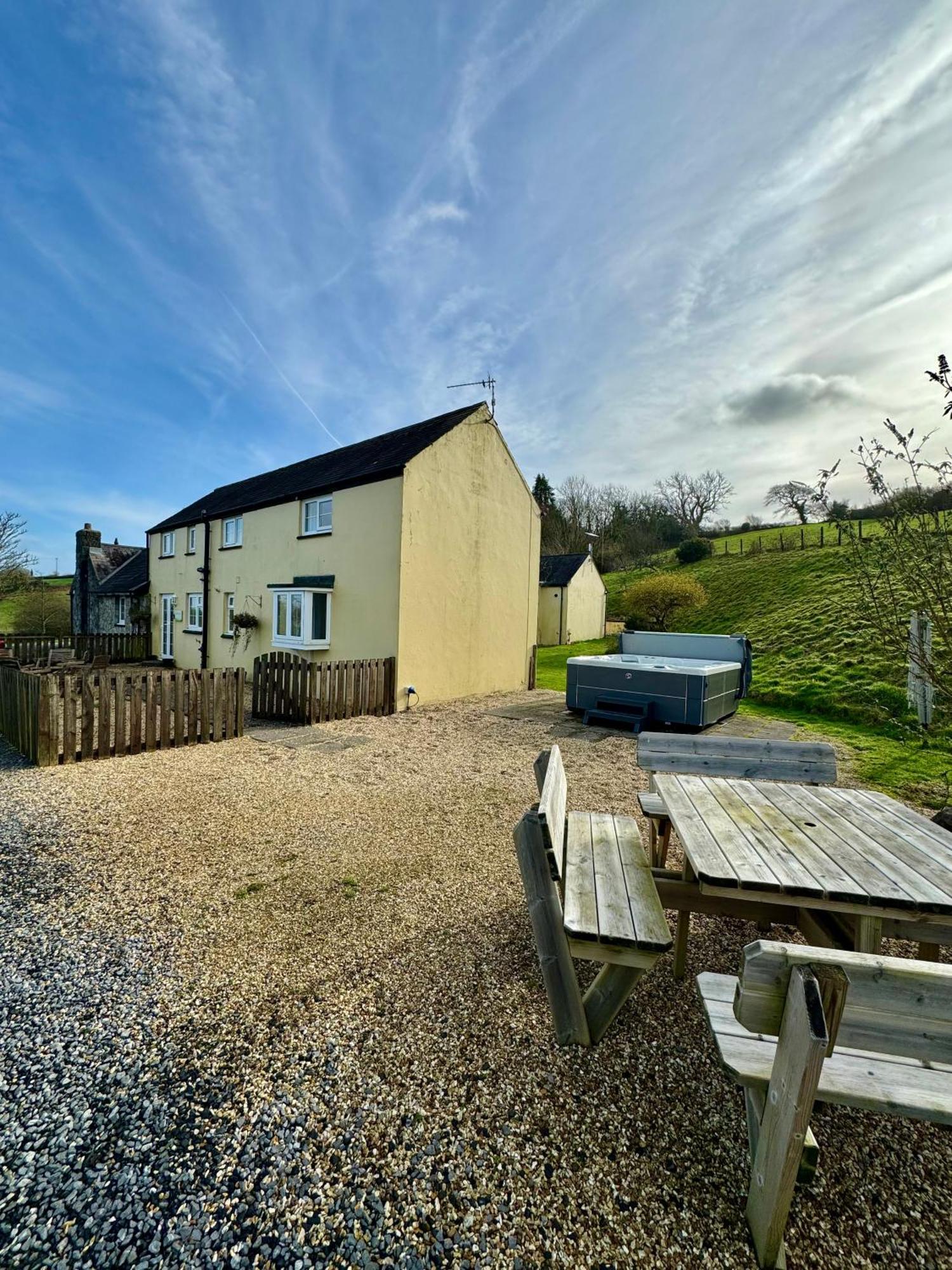 Meadowsweet Cottage Jacuzzi Edition Saundersfoot Kültér fotó